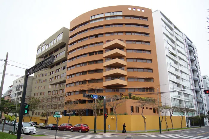 Edificio Los Nogales, San Isidro, 1994. Fotografía 1 de 5.