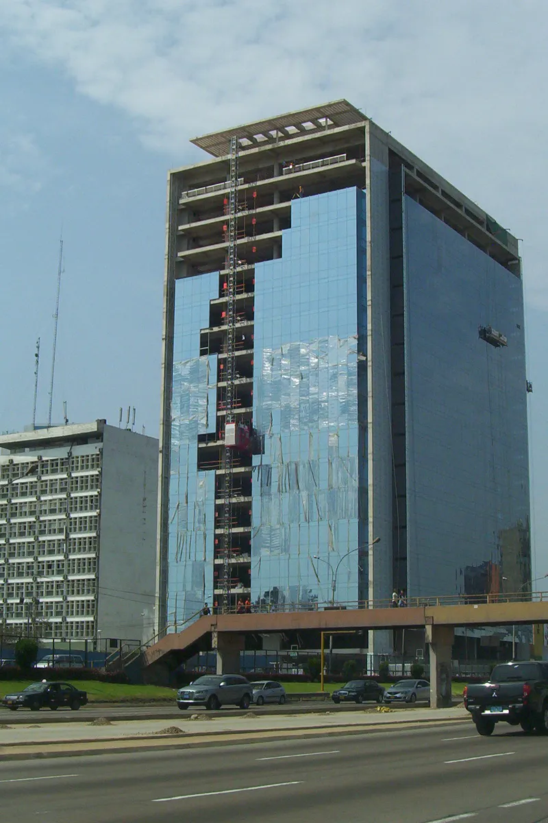 Edificio Plaza República, San Isidro, 2009. Fotografía 3 de 3.